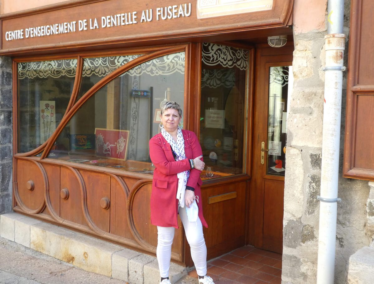 Le travail de la dentelle n’a pas pris une ride au Puy-en-Velay – Velay